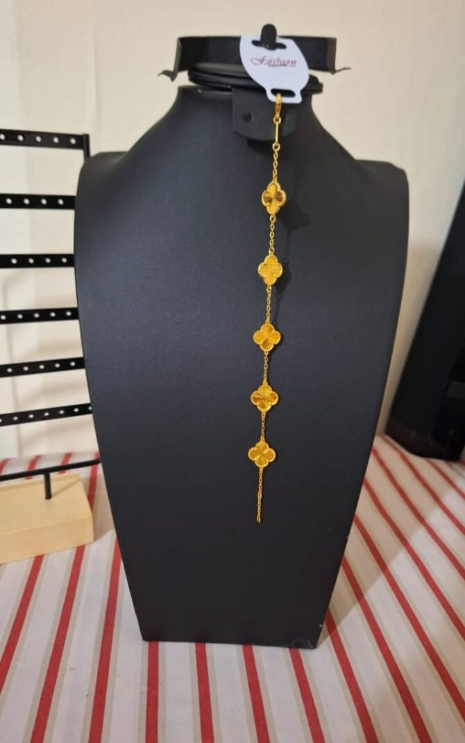 Chain With Handchain